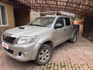 2013 Toyota Hilux VII Рестайлинг, серебристый, 2000000 рублей, вид 1