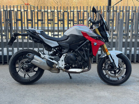 2021 BMW F 900 R, красный, 900000 рублей, вид 2