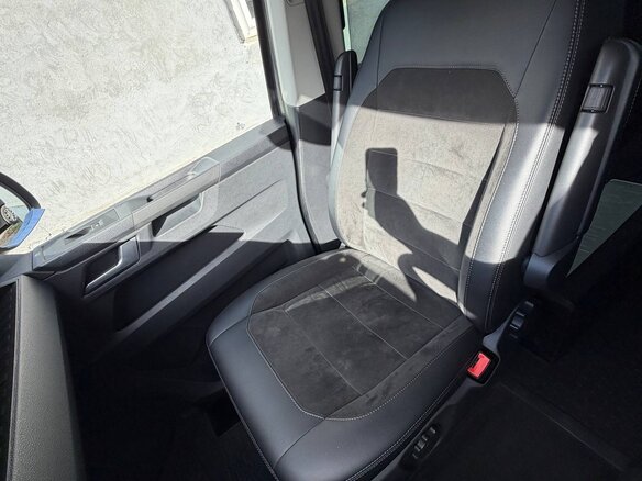 2022 Volkswagen Multivan T6 Рестайлинг, серый, 8500000 рублей - вид 3