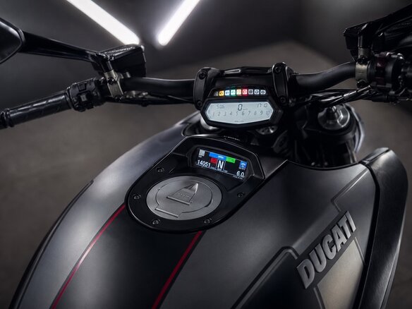 2014 Ducati Diavel, чёрный, 1100000 рублей - вид 5