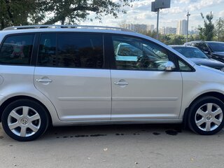 2004 Volkswagen Touran I, белый, 680000 рублей, вид 5