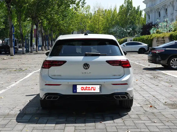 2022 Volkswagen Golf VIII, белый, 1710000 рублей - вид 5