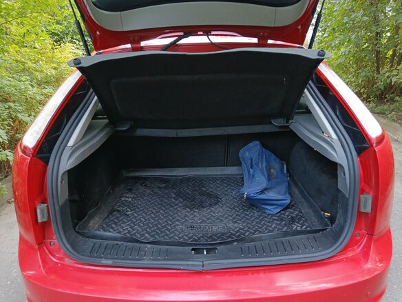 2011 Ford Focus II Рестайлинг, красный - вид 11