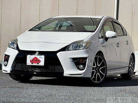 Toyota Prius III Рестайлинг (XW30)