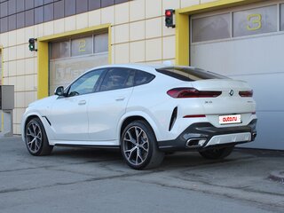 2020 BMW X6 30d III (G06), белый, 6795000 рублей, вид 4