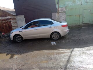 2015 Kia Rio III Рестайлинг, серебристый, 835000 рублей, вид 4