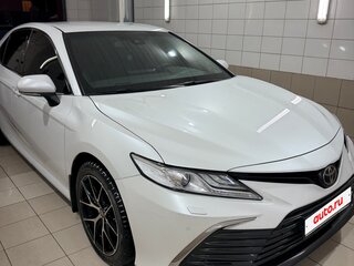 2021 Toyota Camry VIII (XV70) Рестайлинг, белый, 3950000 рублей, вид 2
