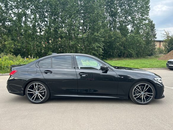 2020 BMW 3 серии 320i xDrive VII (G2x), чёрный, 3540000 рублей - вид 1