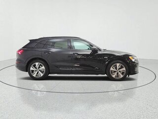 2024 Audi Q8 e-tron 50, чёрный, 10420911 рублей, вид 3