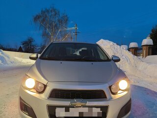 2013 Chevrolet Aveo II, серебристый, 660000 рублей, вид 1