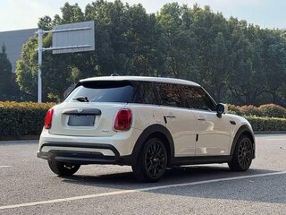 2023 Mini Hatch One III (F55/F56) Рестайлинг 2, бежевый, 2020000 рублей, вид 5