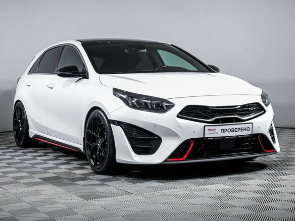 2021 Kia Ceed III Рестайлинг, белый - вид 2