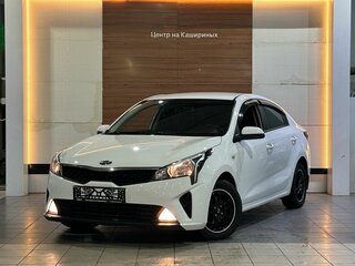2021 Kia Rio IV Рестайлинг, белый, 1420000 рублей, вид 1