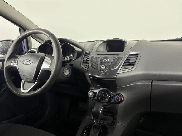 2015 Ford Fiesta Mk6 Рестайлинг, синий, 669000 рублей - вид 9