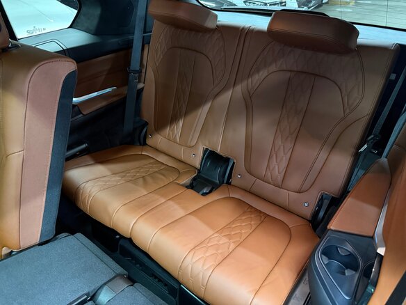 2025 BMW X7 40i I (G07) Рестайлинг, белый - вид 26