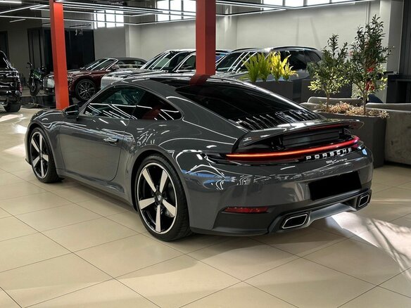 2024 Porsche 911 Carrera VIII (992) Рестайлинг, серый, 16900000 рублей - вид 3