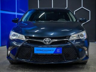 2017 Toyota Camry VII (XV50) Рестайлинг 2, синий, 1580000 рублей, вид 4