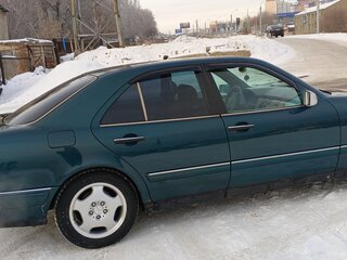 1997 Mercedes-Benz E-Класс 280 II (W210, S210), зелёный, 550000 рублей, вид 3