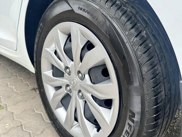 2018 Hyundai Solaris II, белый, 1600000 рублей - вид 12