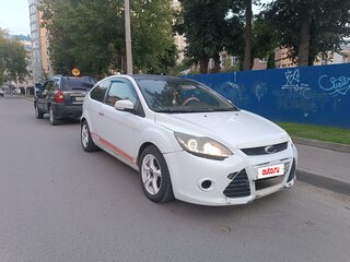 2010 Ford Focus II Рестайлинг, белый, 490000 рублей, вид 3