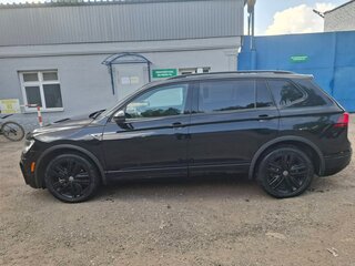 2021 Volkswagen Tiguan Allspace II, чёрный, 2600000 рублей, вид 3