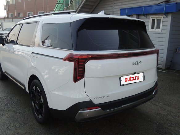 2025 Kia Carnival IV Рестайлинг, белый, 6990000 рублей - вид 5