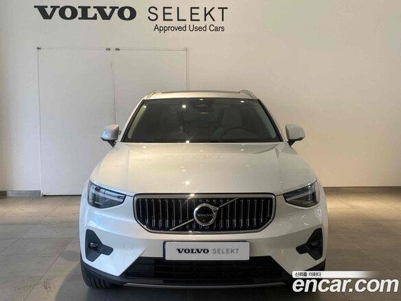 2025 Volvo XC40 I Рестайлинг, белый, 5290000 рублей - вид 1