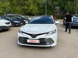 2018 Toyota Camry VIII (XV70), белый, 2600000 рублей, вид 1