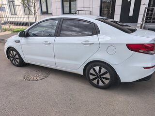 2015 Kia Rio III Рестайлинг, белый, 1070000 рублей, вид 5