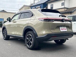 2022 Honda Vezel II, бежевый, 1930000 рублей, вид 4