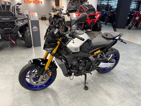 2024 Yamaha MT-09 (FZ-09), серый, 1421400 рублей, вид 5