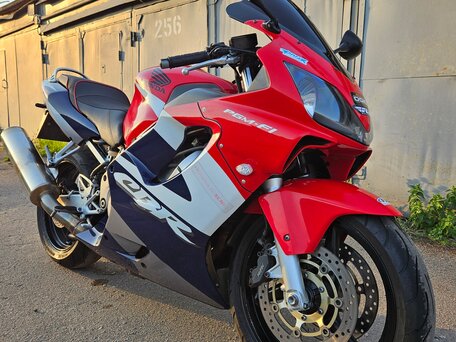 2002 Honda CBR 600F, красный, 450000 рублей, вид 2