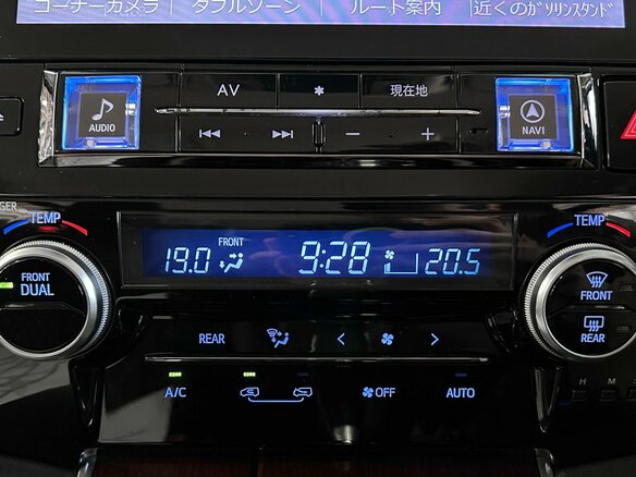 2017 Toyota Alphard III, белый, 3370000 рублей - вид 23
