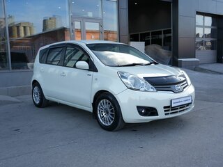 2011 Nissan Note I Рестайлинг, белый, 750000 рублей, вид 3