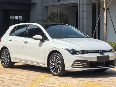 2022 Volkswagen Golf VIII, серый, 1930000 рублей, вид 3