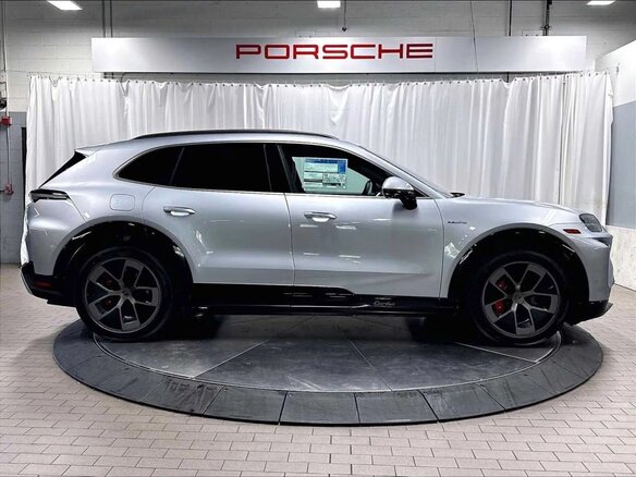 2026 Porsche Cayenne Turbo Electric Coupé IV, серебристый, 29935137 рублей - вид 5