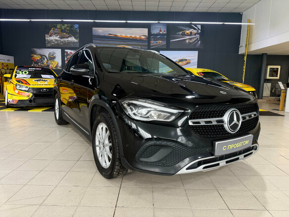 2020 Mercedes-Benz GLA 200 II (H247), чёрный - вид 2