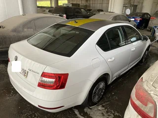 2018 Skoda Octavia III (A7) Рестайлинг, белый, 575000 рублей, вид 4