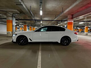 2020 BMW 5 серии 530d xDrive VII (G30/G31/G38), белый, 5000000 рублей, вид 3