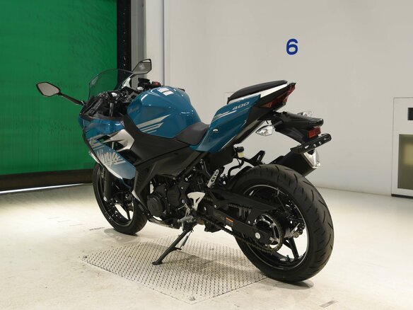 2021 Kawasaki Ninja 400, синий, 650000 рублей - вид 5