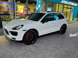 2010 Porsche Cayenne Turbo II (958), белый, 1790000 рублей, вид 1