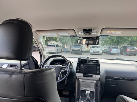 2022 Toyota Land Cruiser Prado 150 Series Рестайлинг 3, чёрный, 7500000 рублей, вид 5