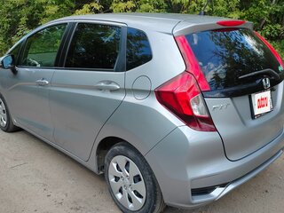 2018 Honda Fit III Рестайлинг, серебристый, 1110000 рублей, вид 3