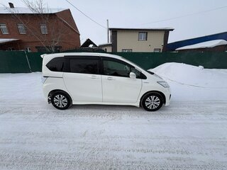 2012 Honda Freed I Рестайлинг, белый, 1150000 рублей, вид 5