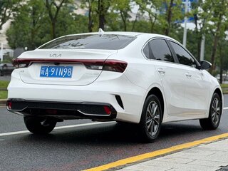2022 Kia K3 II Рестайлинг, белый, 1650000 рублей, вид 4