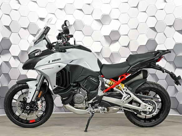 2023 Ducati Multistrada V4, белый, 2399000 рублей - вид 3