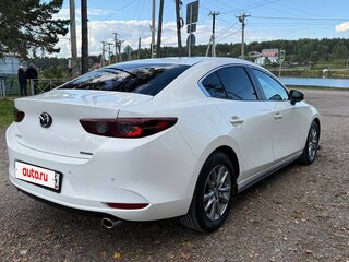 2022 Mazda 3 Axela IV (BP), белый, 2100000 рублей, вид 4