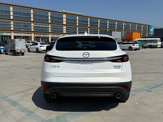 2023 Mazda CX-4 I Рестайлинг, белый, 2491016 рублей, вид 4