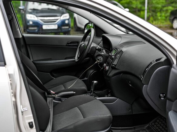 2010 Hyundai i30 I, бежевый - вид 8