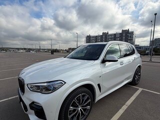 2021 BMW X5 30d IV (G05/G18), белый, 8300000 рублей, вид 2